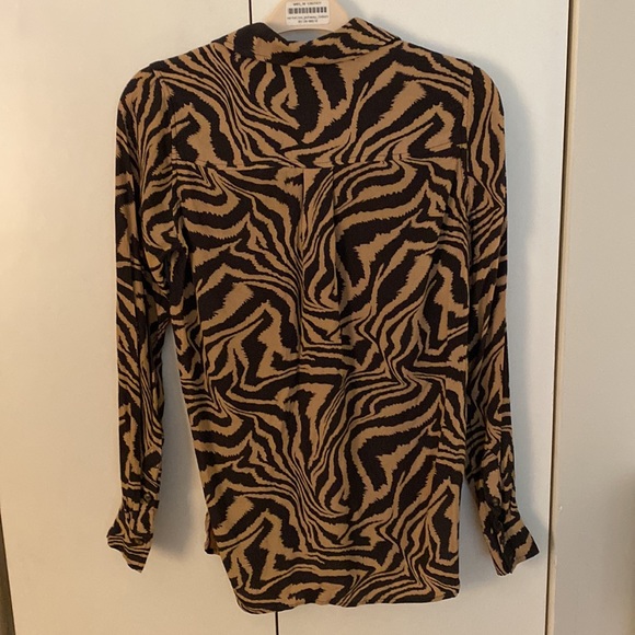 Ganni tiger print button down top - Picture 2 of 5